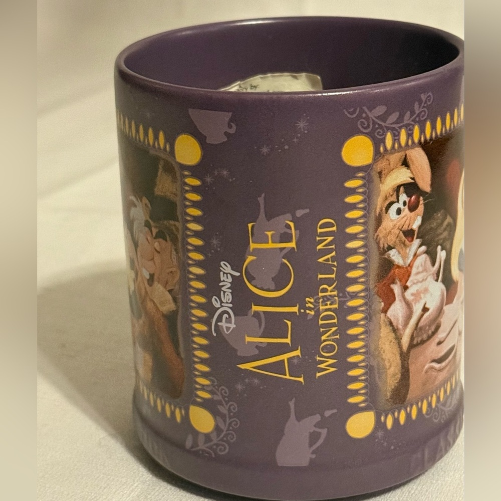 Disney Store Alice in Wonderland Classic Animation Collection 12 oz Mug New - Picture 2 of 6